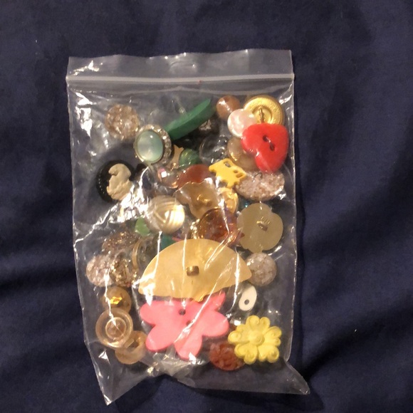 Lot of two quart size bags of buttons. One full and one a little over half full - Picture 5 of 6